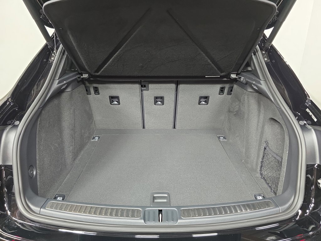 Certified 2026 Porsche Macan AWD/4WD image 25