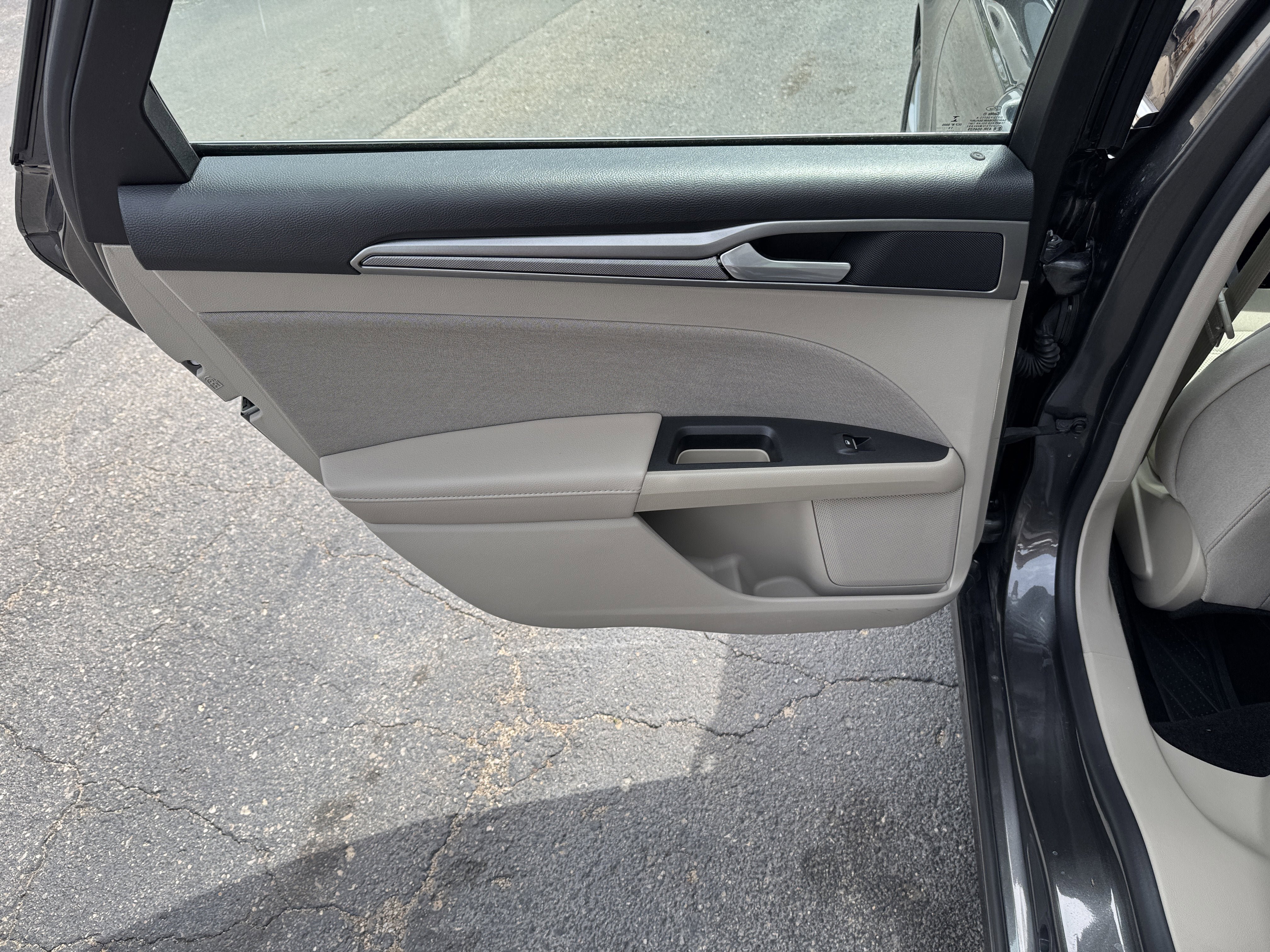 Used 2019 Ford Fusion SE FWD image 26
