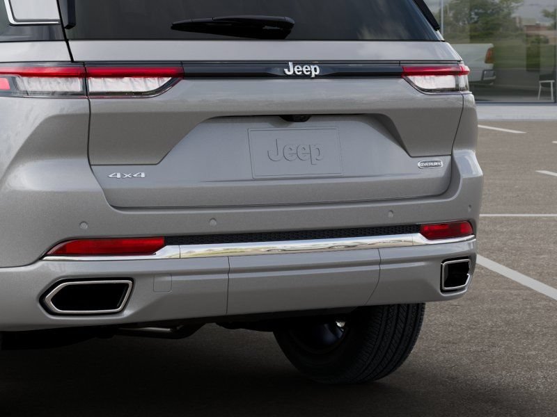 New 2025 Jeep Grand Cherokee Overland w/ Adv Protech Group III AWD/4WD image 14