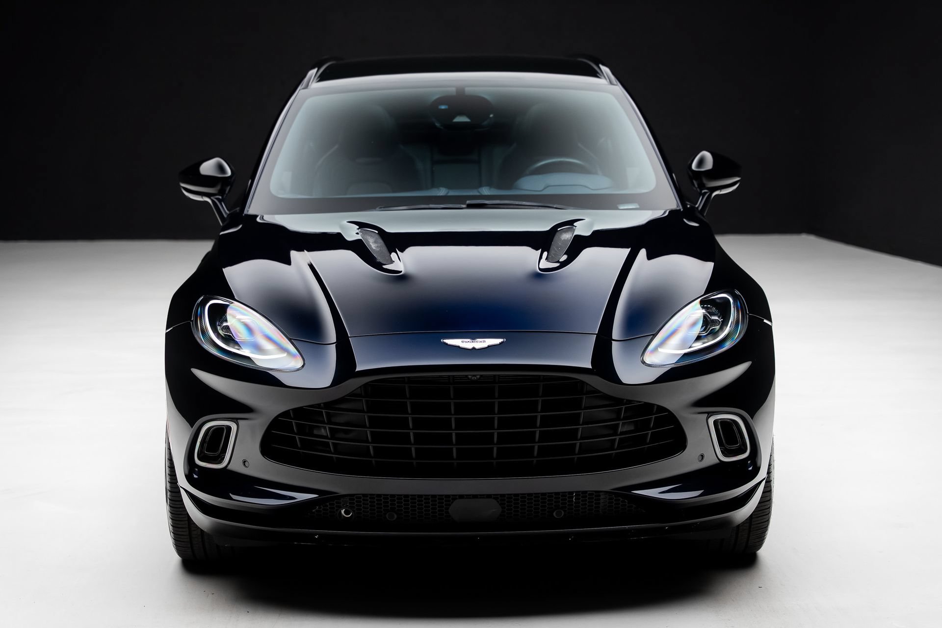 Used 2021 Aston Martin DBX AWD/4WD image 6