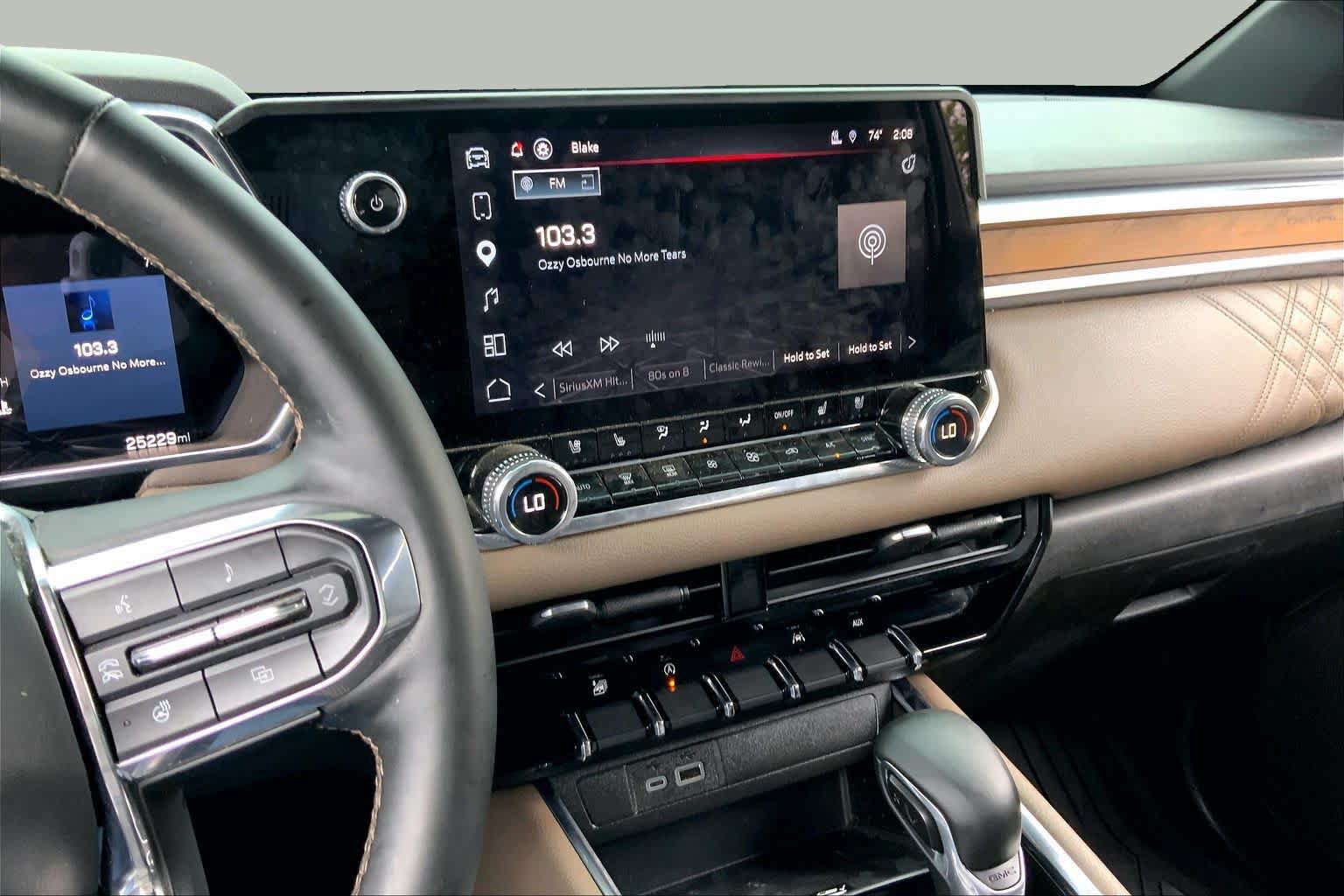 Used 2024 GMC Canyon Denali AWD/4WD image 7