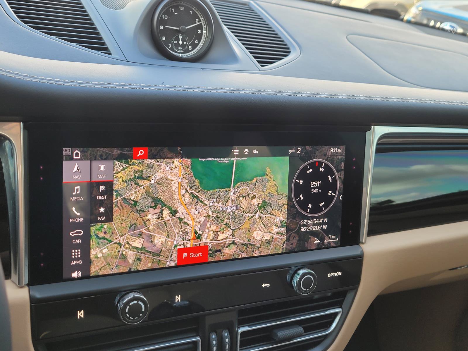 Used 2025 Porsche Macan AWD/4WD image 11