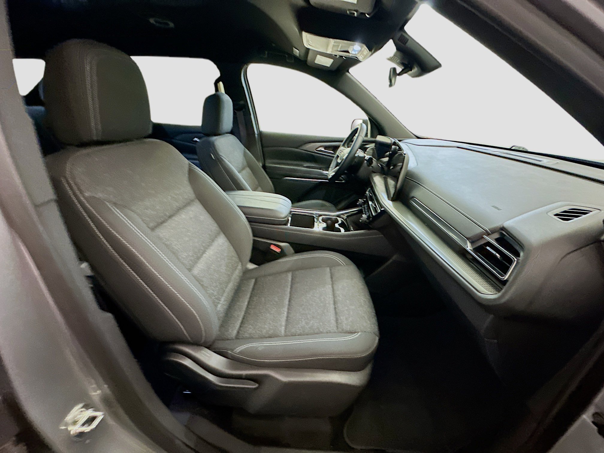 Used 2025 Chevrolet Traverse LT image 34