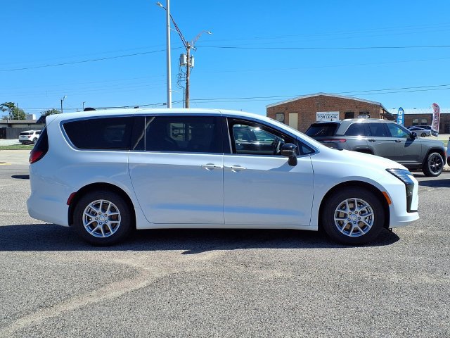 New 2027 Chrysler Pacifica Select FWD image 2