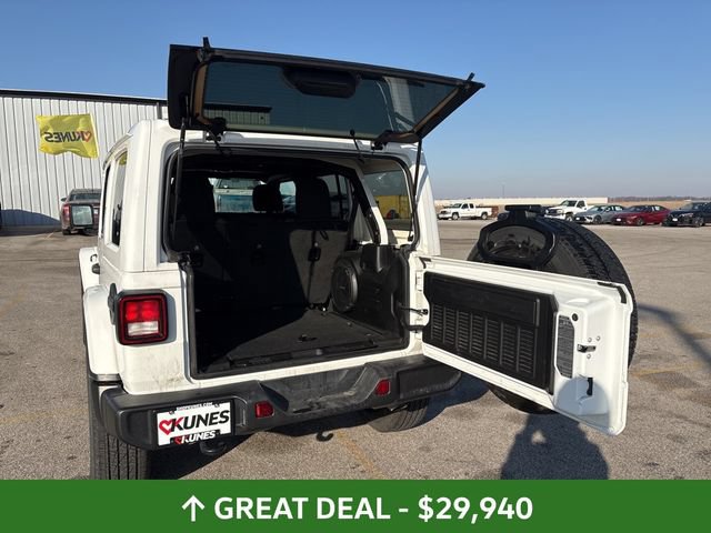 Used 2023 Jeep Wrangler Unlimited Sahara AWD/4WD image 26