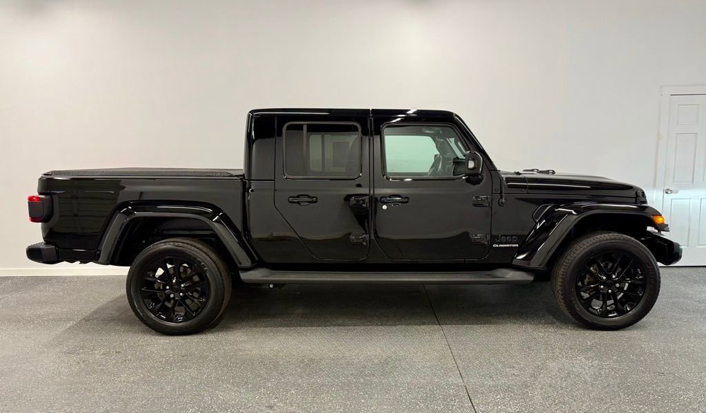 Used 2022 Jeep Gladiator Overland image 2