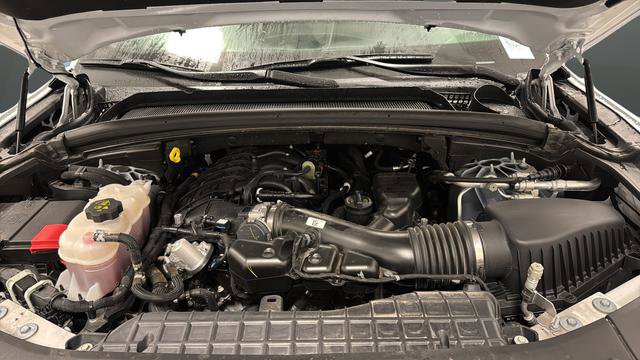 Used 2025 Jeep Grand Cherokee Limited w/ Black Appearance Package image 28