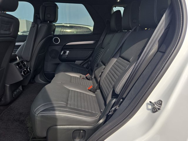 Used 2025 Land Rover Discovery Dynamic SE AWD/4WD image 21