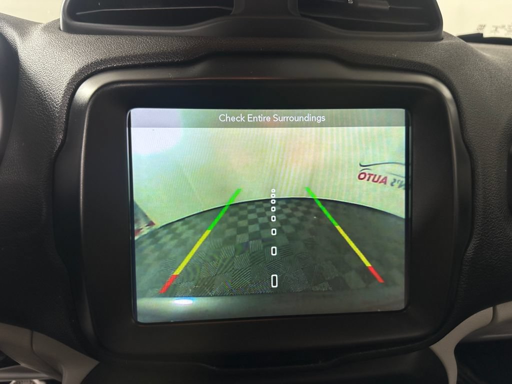 Used 2019 Jeep Renegade Latitude w/ UConnect 8.4 Nav Group FWD image 30
