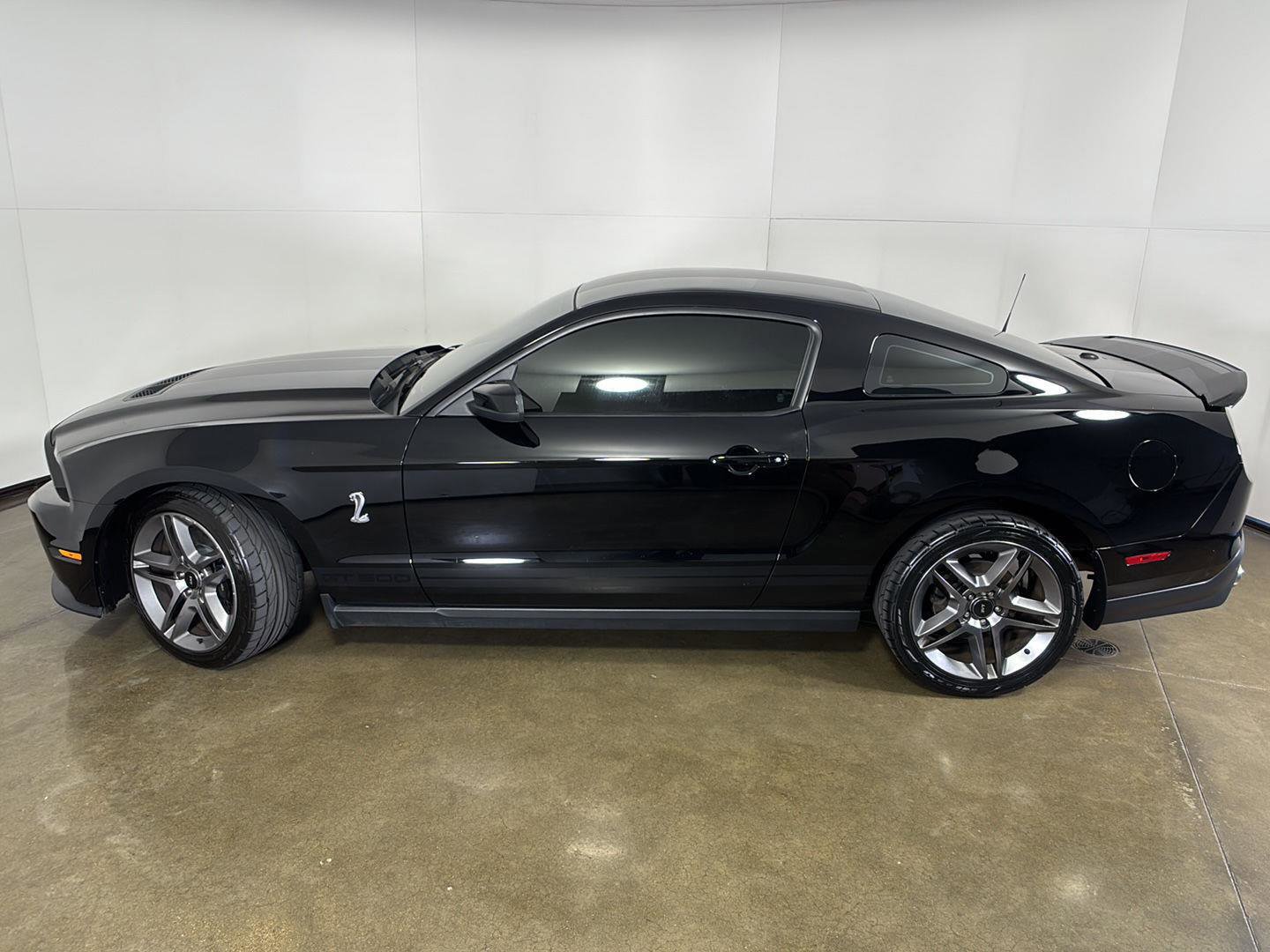 Used 2010 Ford Mustang Shelby GT500 RWD image 14
