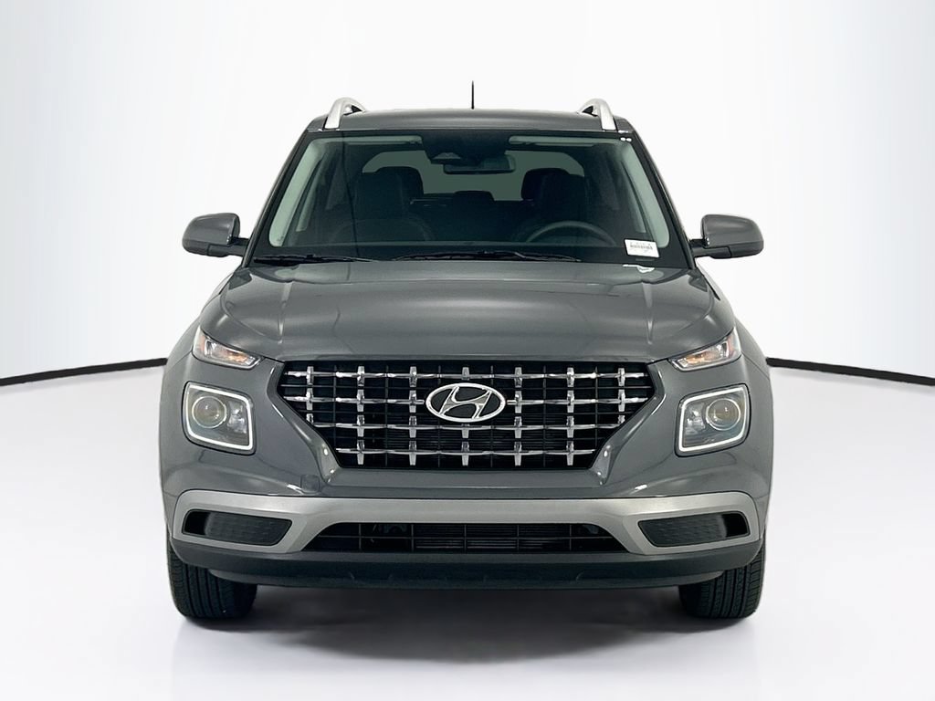Used 2025 Hyundai Venue SEL FWD image 2