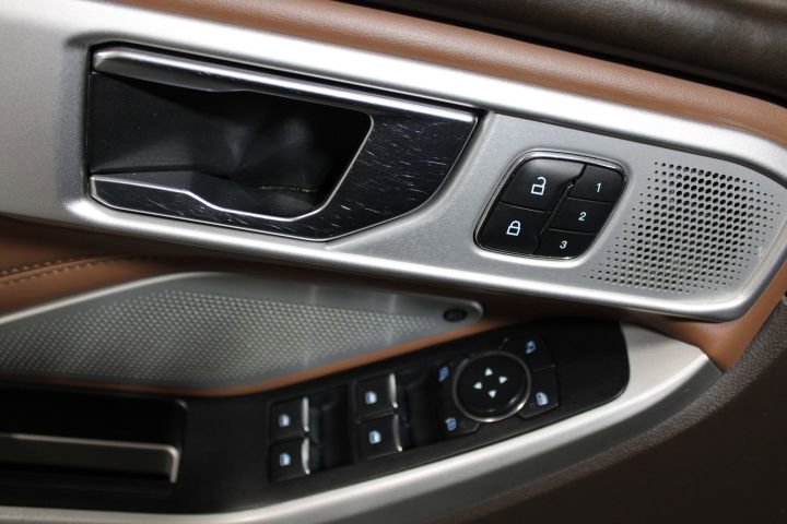 Used 2022 Ford Explorer King Ranch w/ Technology Package image 18