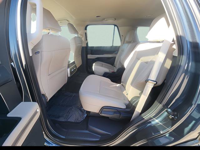 Used 2024 Ford Expedition XLT image 19