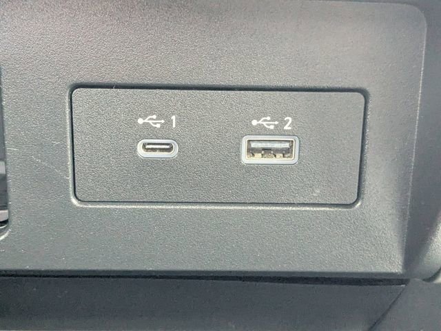 Used 2021 Nissan Titan SV w/ SV Convenience Package image 29