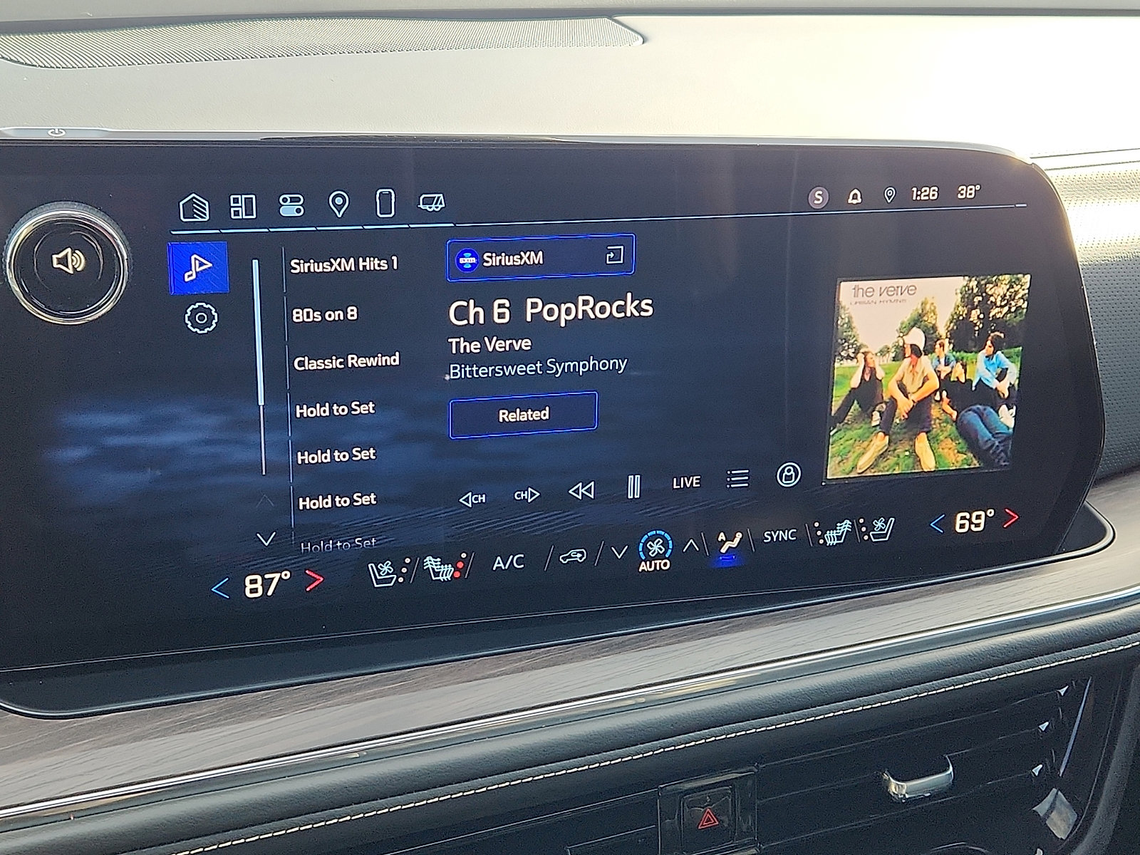 Used 2025 Chevrolet Suburban Premier image 21