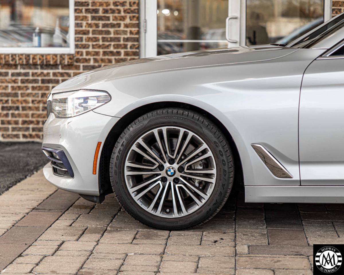 Used 2018 BMW 530i xDrive w/ Premium Package AWD/4WD image 5