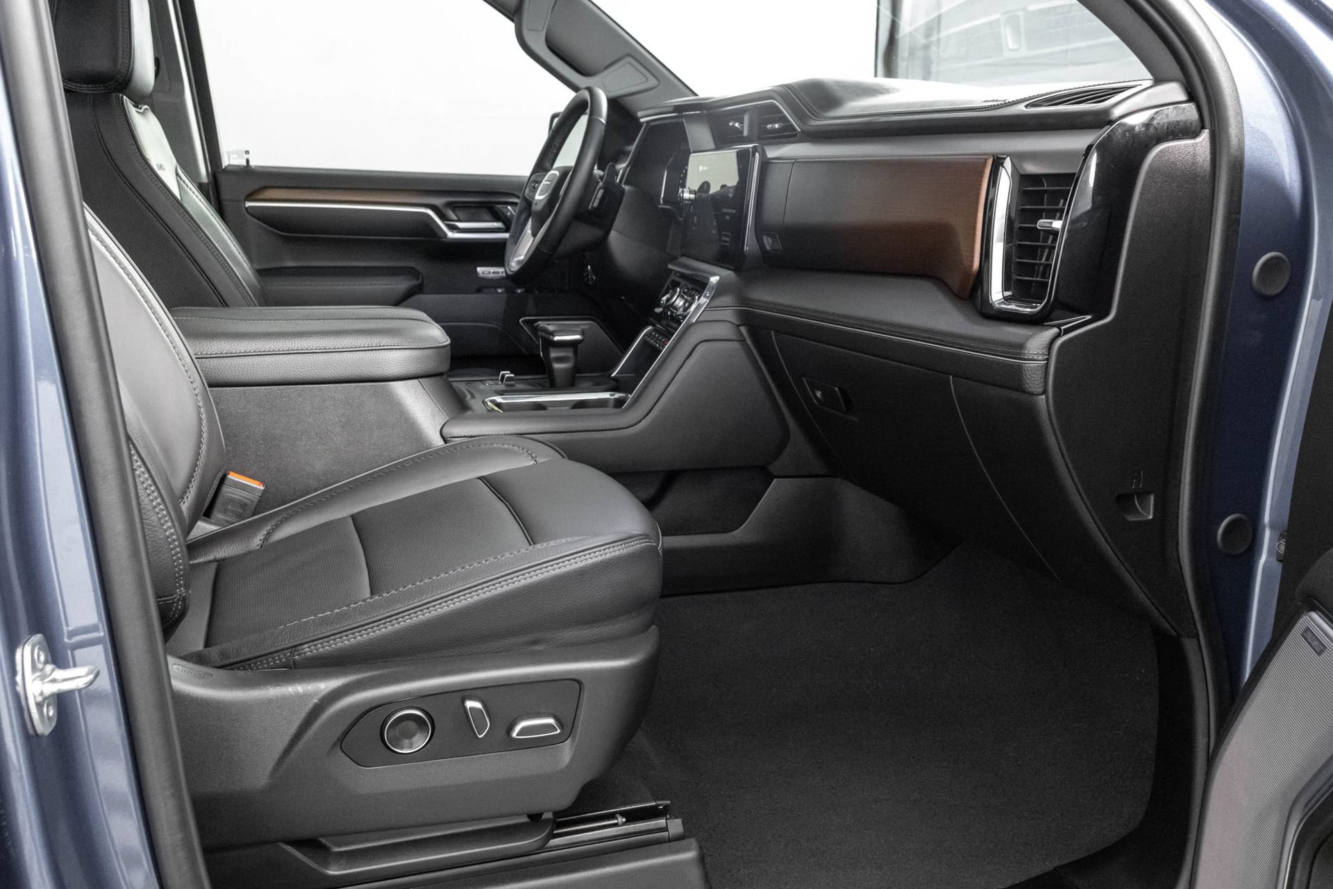 Certified 2025 GMC Sierra 1500 Denali AWD/4WD image 46