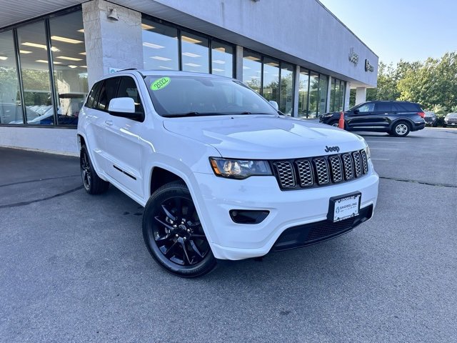 Used 2022 Jeep Grand Cherokee Laredo X image 3