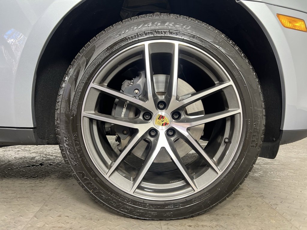 Certified 2025 Porsche Macan image 10
