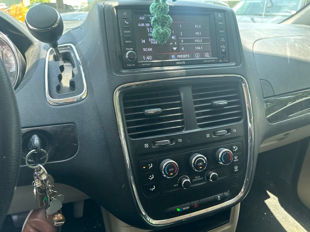 Used 2018 Dodge Grand Caravan SE w/ UConnect Hands-Free Group FWD image 13