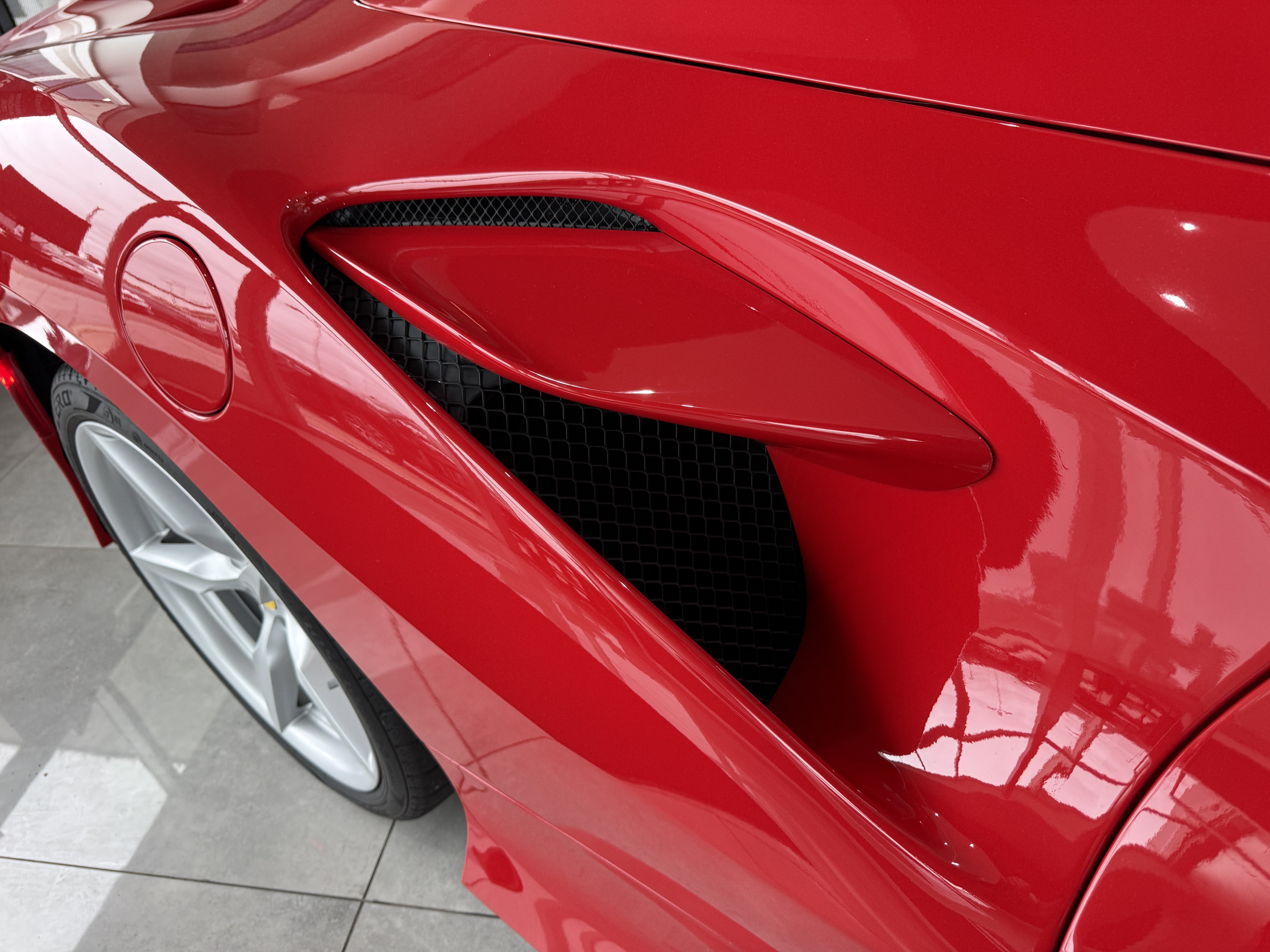 Used 2021 Ferrari F8 Tributo RWD image 44