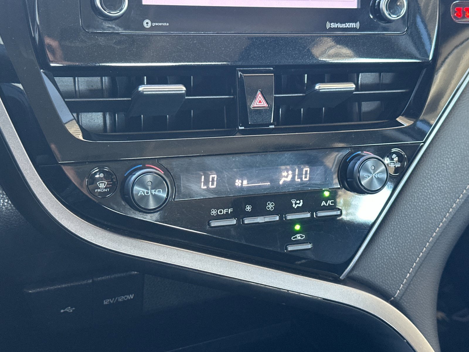 Used 2024 Toyota Camry SE image 18