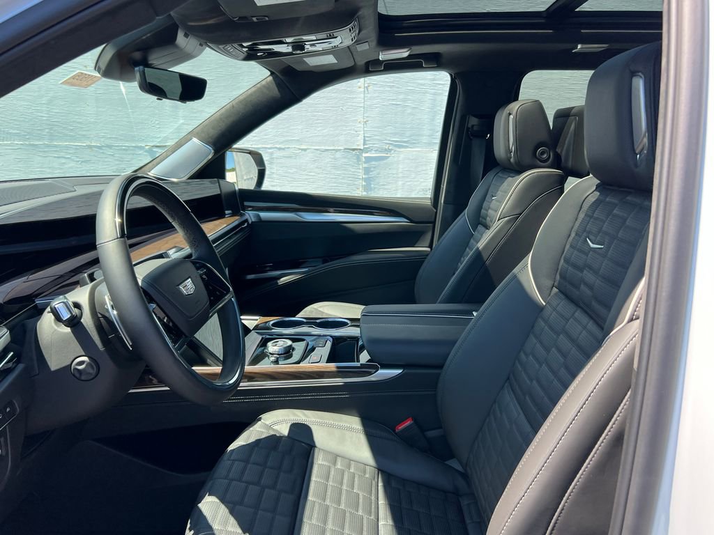 New 2026 Cadillac Escalade ESV Platinum Luxury AWD/4WD image 10