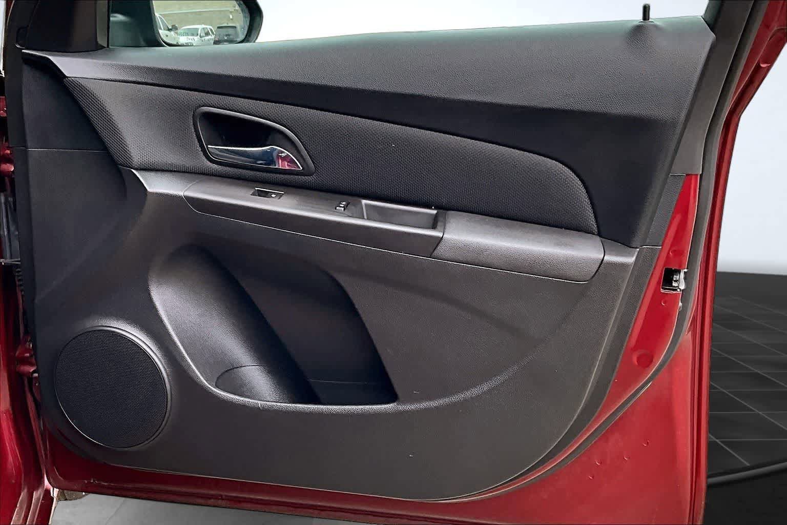 Used 2016 Chevrolet Cruze LT w/ Enhanced Safety Package FWD image 29