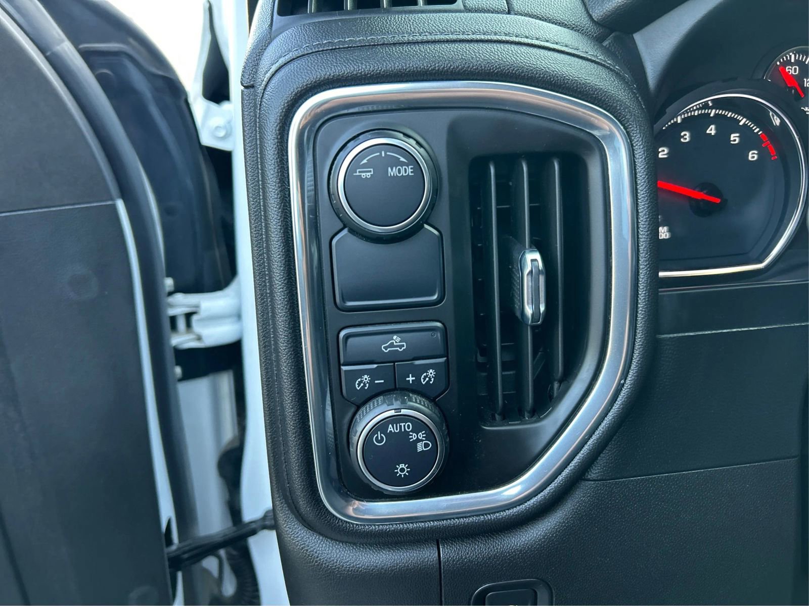 Used 2021 Chevrolet Silverado 1500 LT w/ LPO, Liner Protection Package image 18