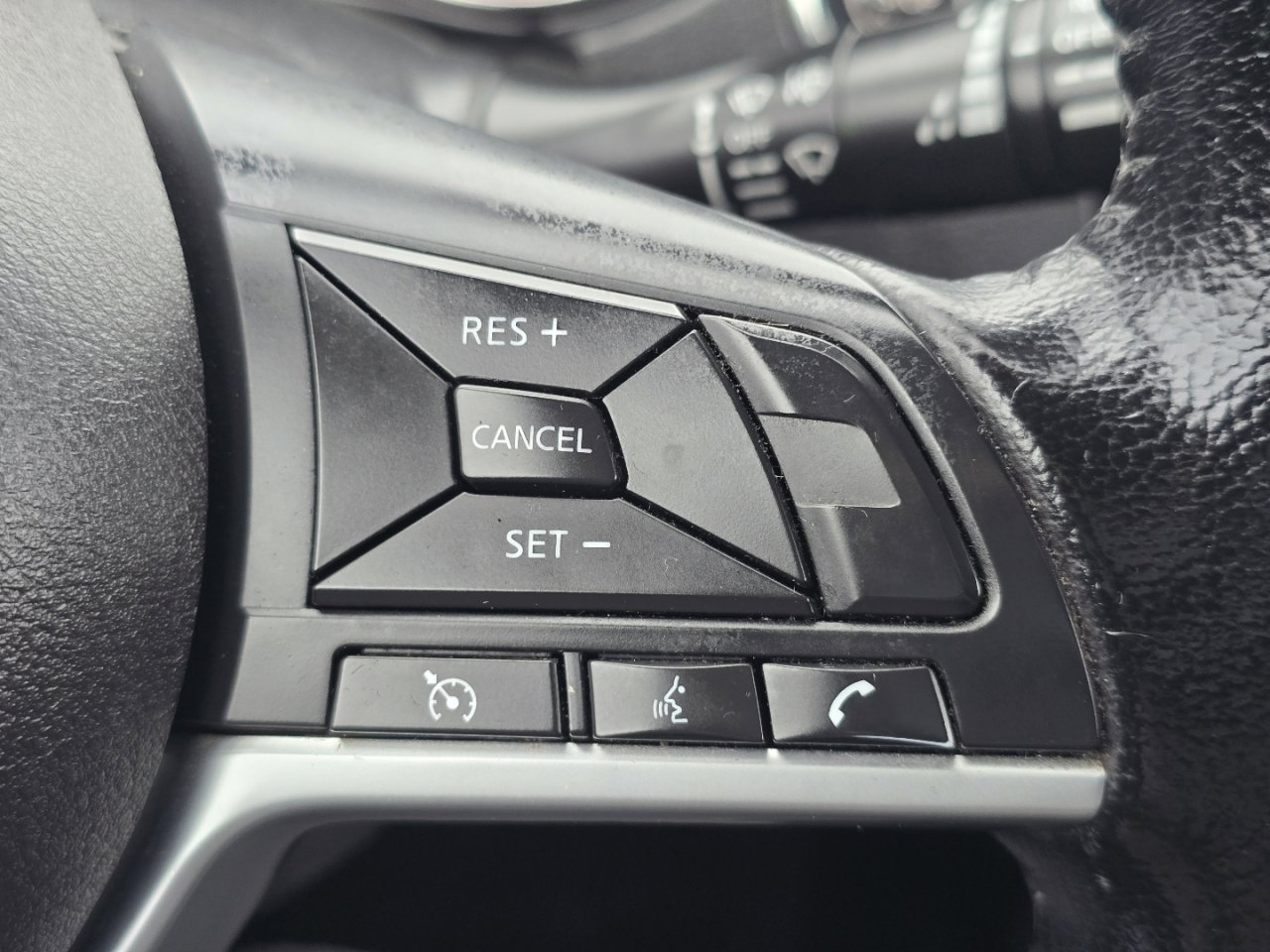 Used 2020 Nissan Rogue SV image 31