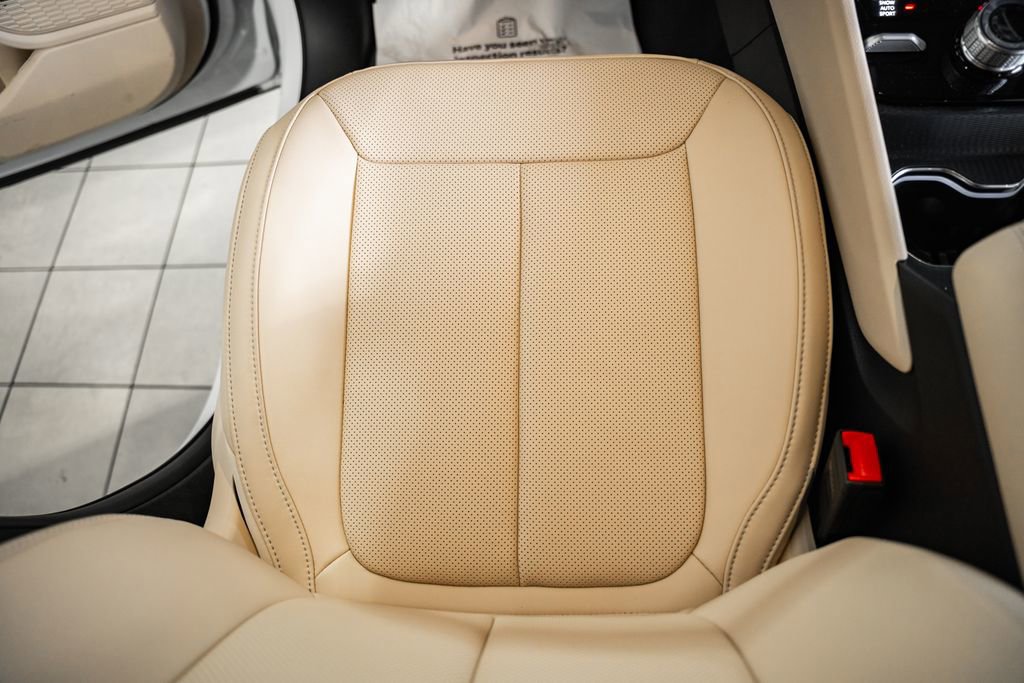 New 2025 Jeep Grand Cherokee L Limited w/ Luxury Tech Group II image 31