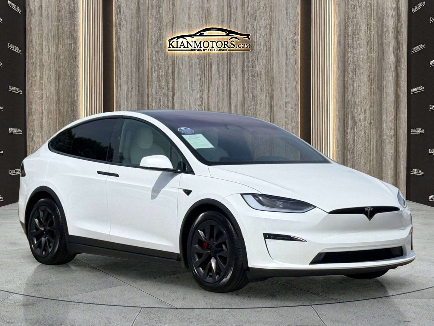 Used 2024 Tesla Model X Plaid image 1