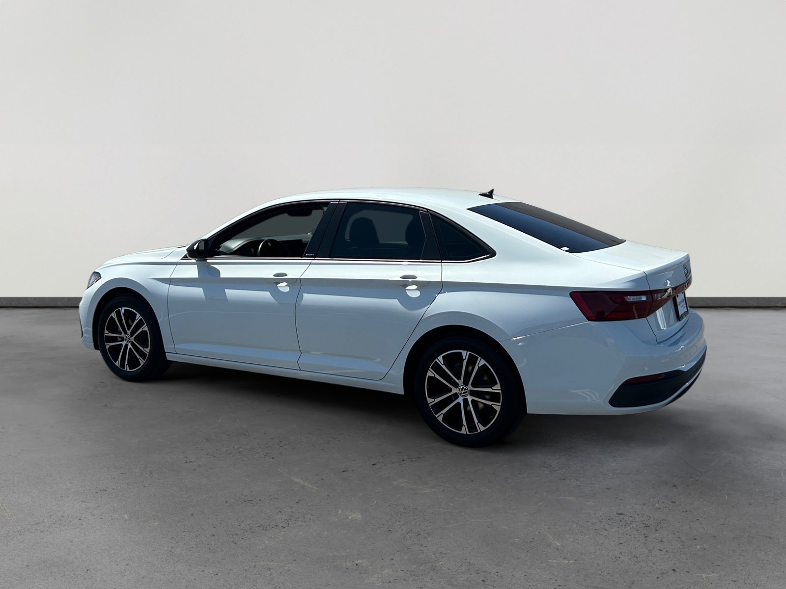 Used 2025 Volkswagen Jetta Sport FWD image 3