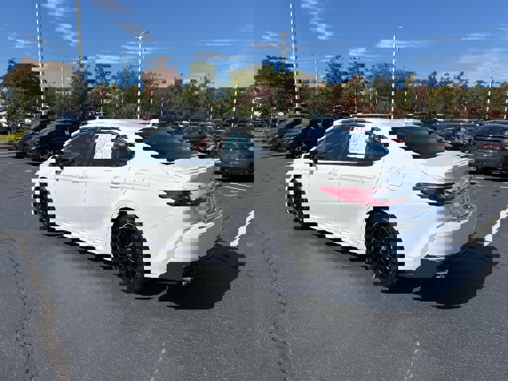 Used 2025 Toyota Camry SE image 15