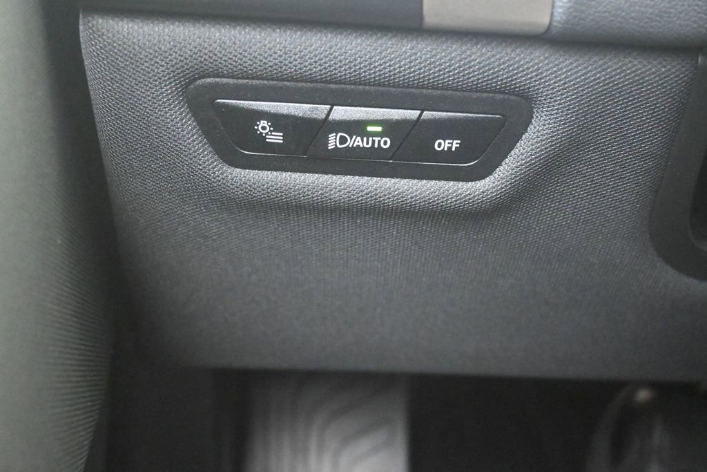 Used 2023 BMW iX xDrive50 w/ Sport Package AWD/4WD image 26