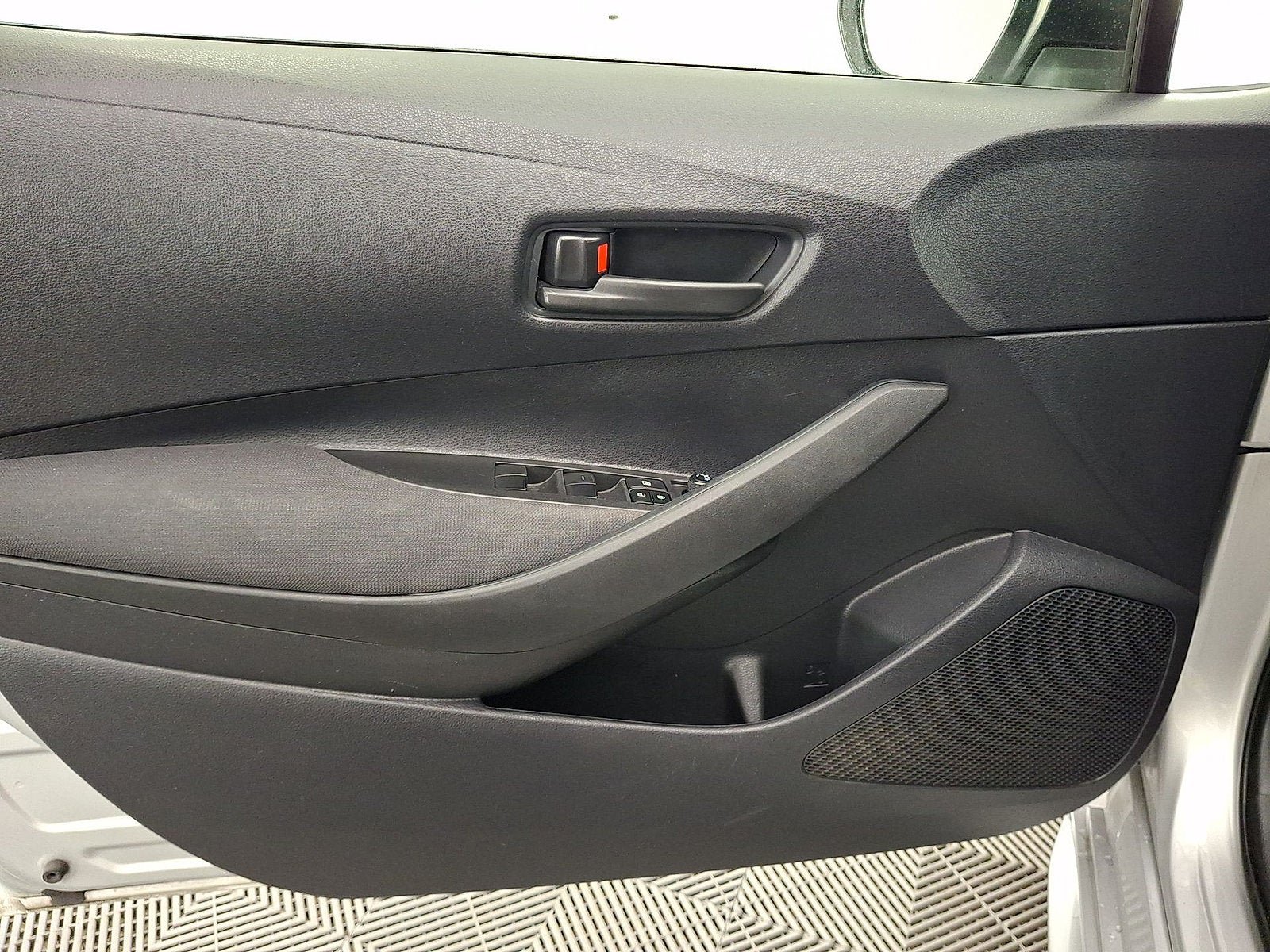 Used 2023 Toyota Corolla LE FWD image 2