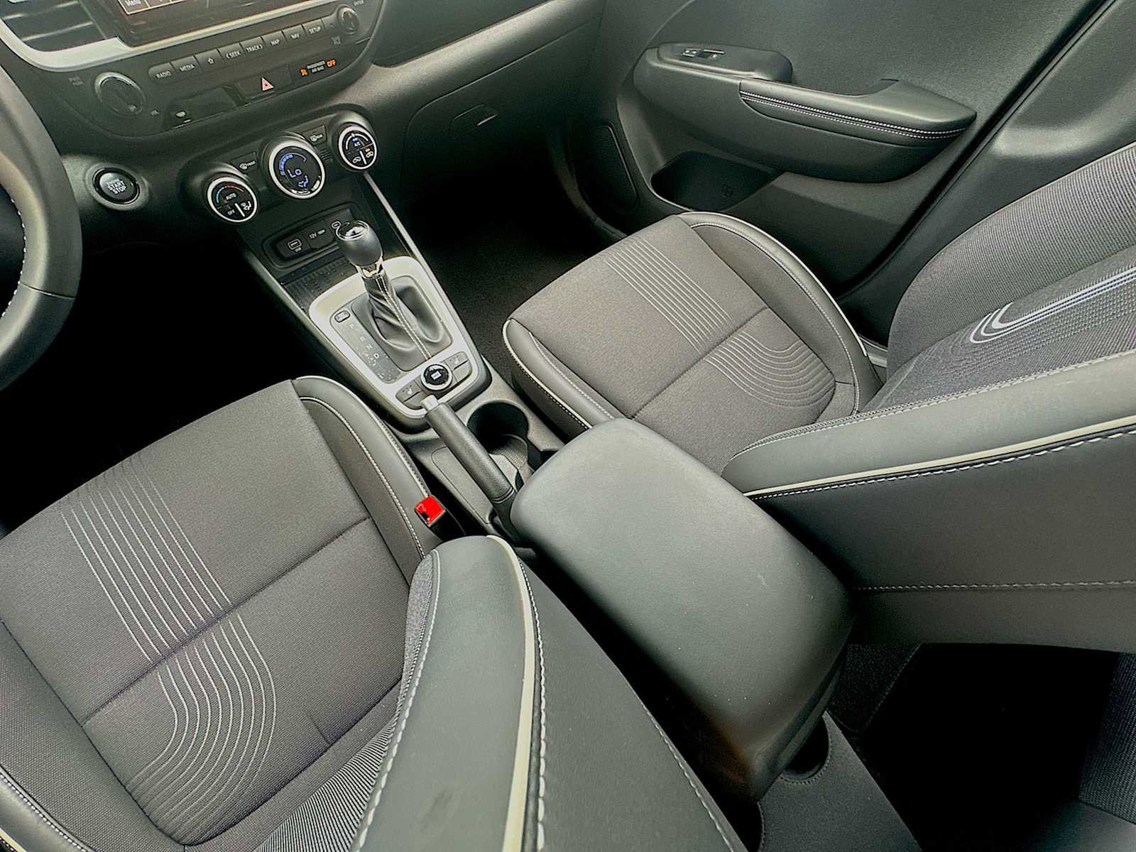 Used 2024 Hyundai Venue Limited image 14