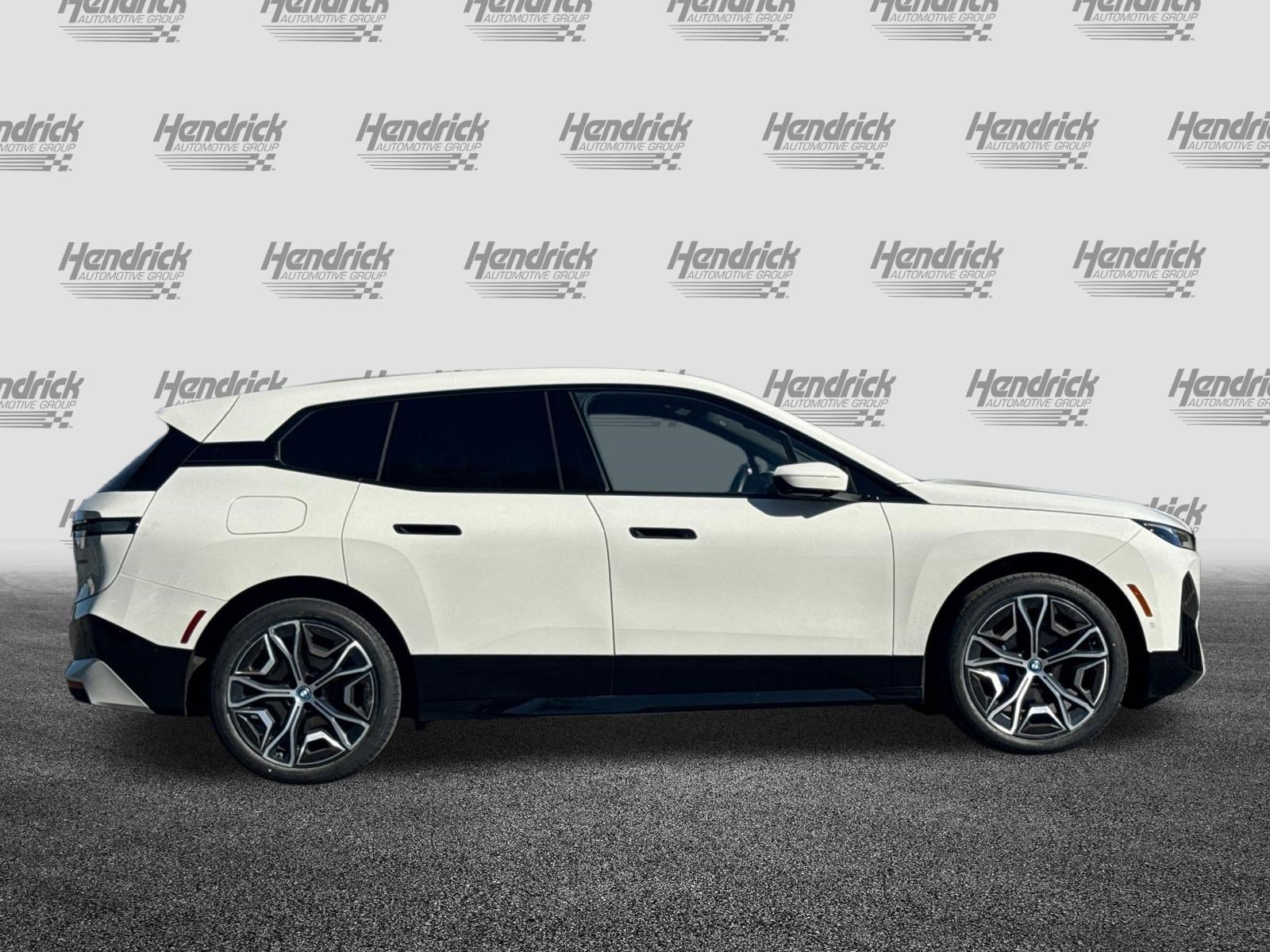 Used 2024 BMW iX xDrive50 w/ Sport Package AWD/4WD image 3