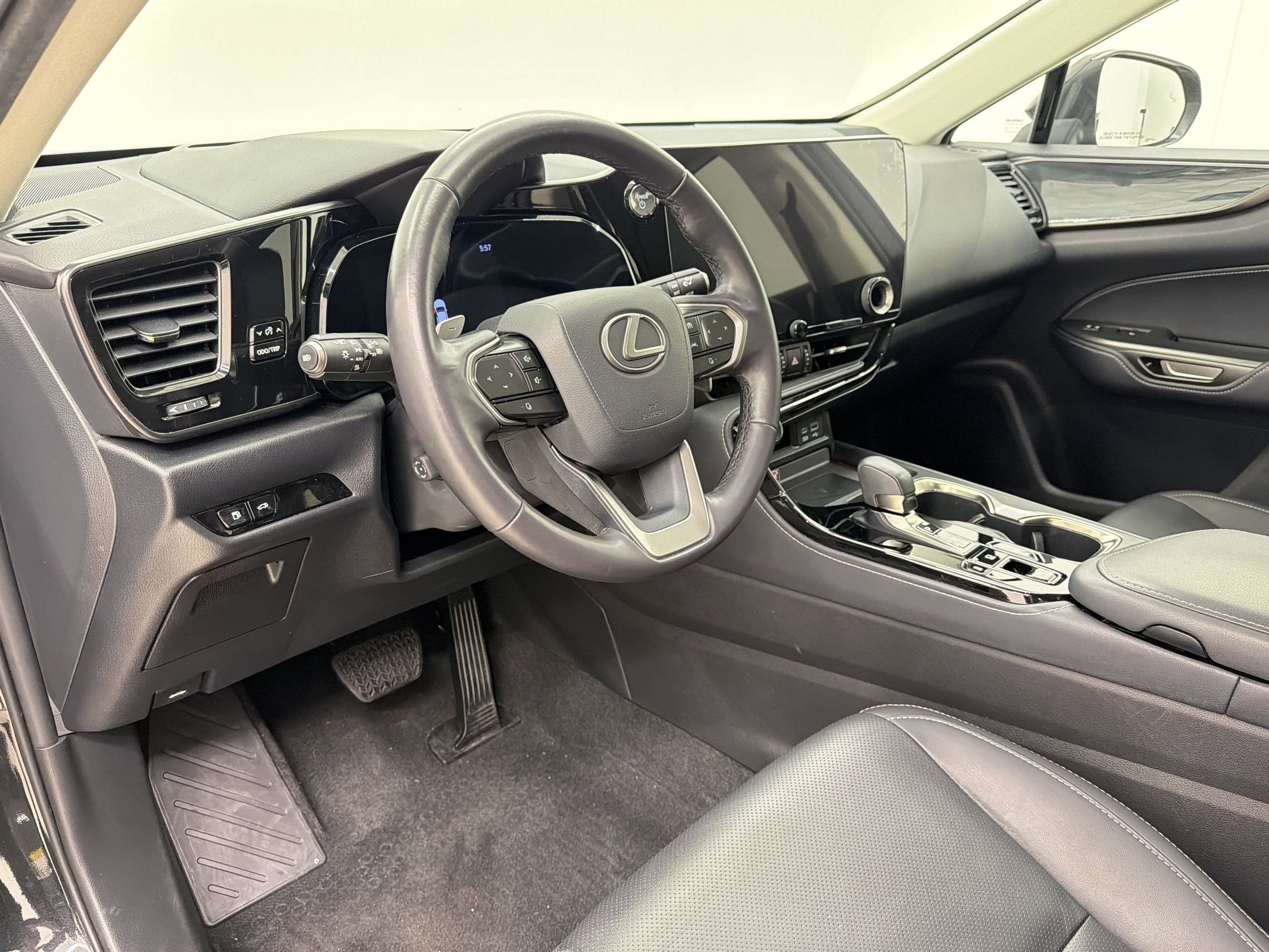 Used 2024 Lexus NX 350h AWD image 4