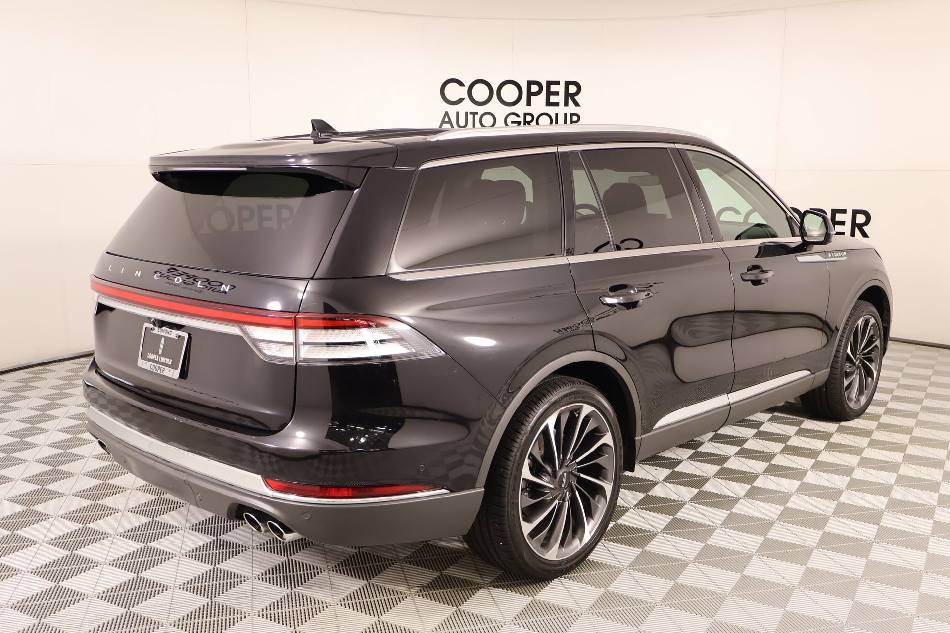 Used 2021 Lincoln Aviator Reserve w/ Equipment Group 202A image 22