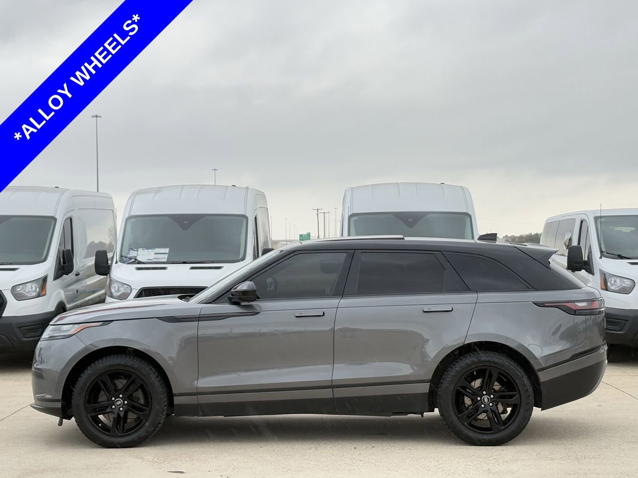 Used 2018 Land Rover Range Rover Velar S image 3