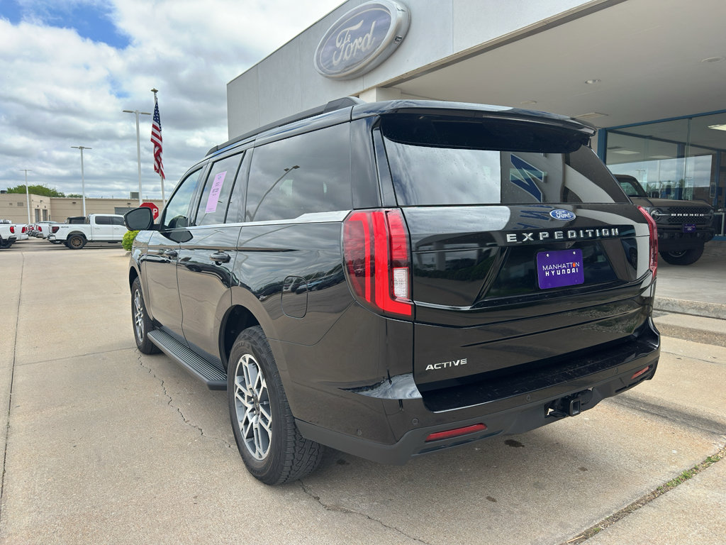 Used 2025 Ford Expedition Active AWD/4WD image 6