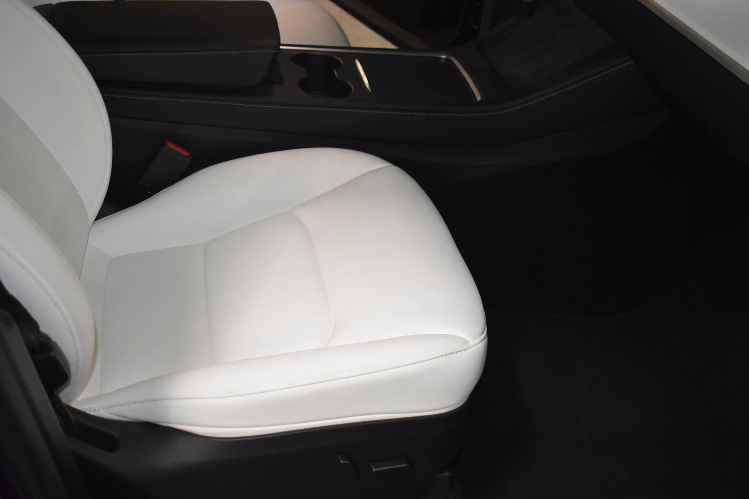 Used 2024 Tesla Model Y Performance AWD/4WD image 17