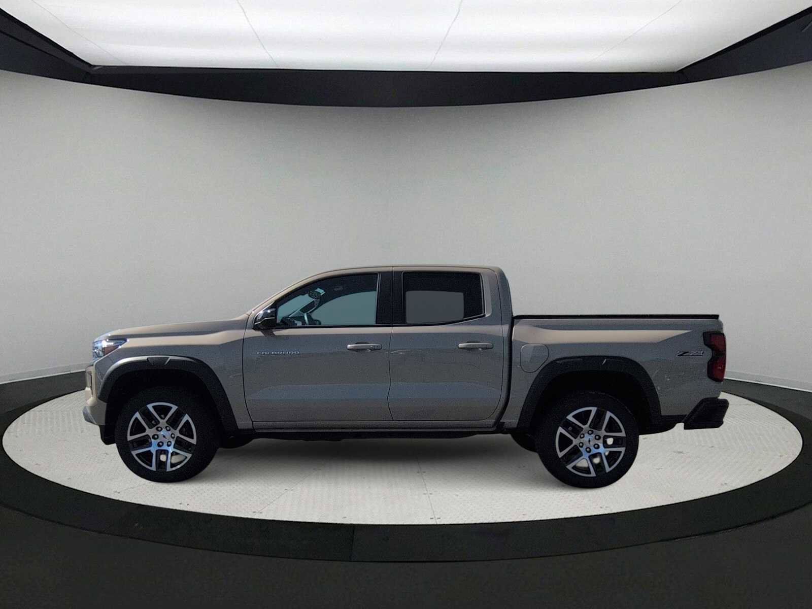Used 2023 Chevrolet Colorado Z71 w/ Z71 Convenience Package 2 AWD/4WD image 5