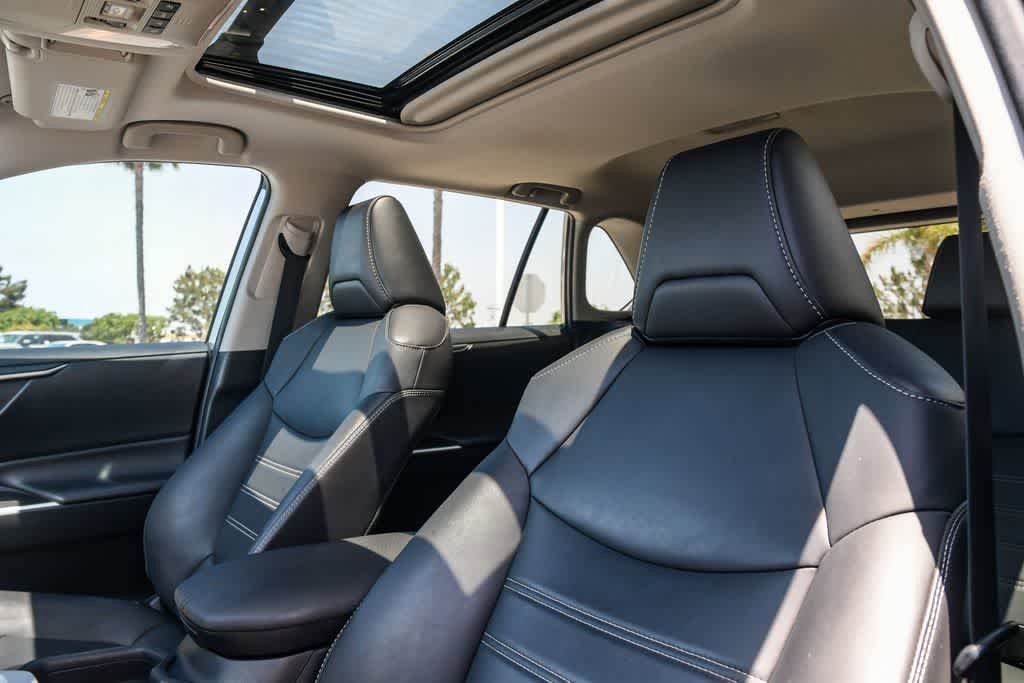 Used 2021 Toyota RAV4 XLE Premium FWD image 17