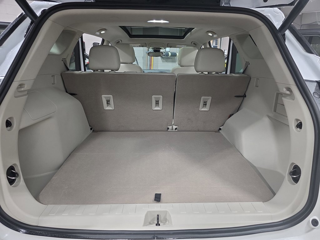 Used 2024 GMC Terrain Denali w/ Denali Premium Package image 12