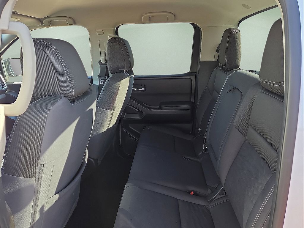 Used 2022 Nissan Frontier SV image 16