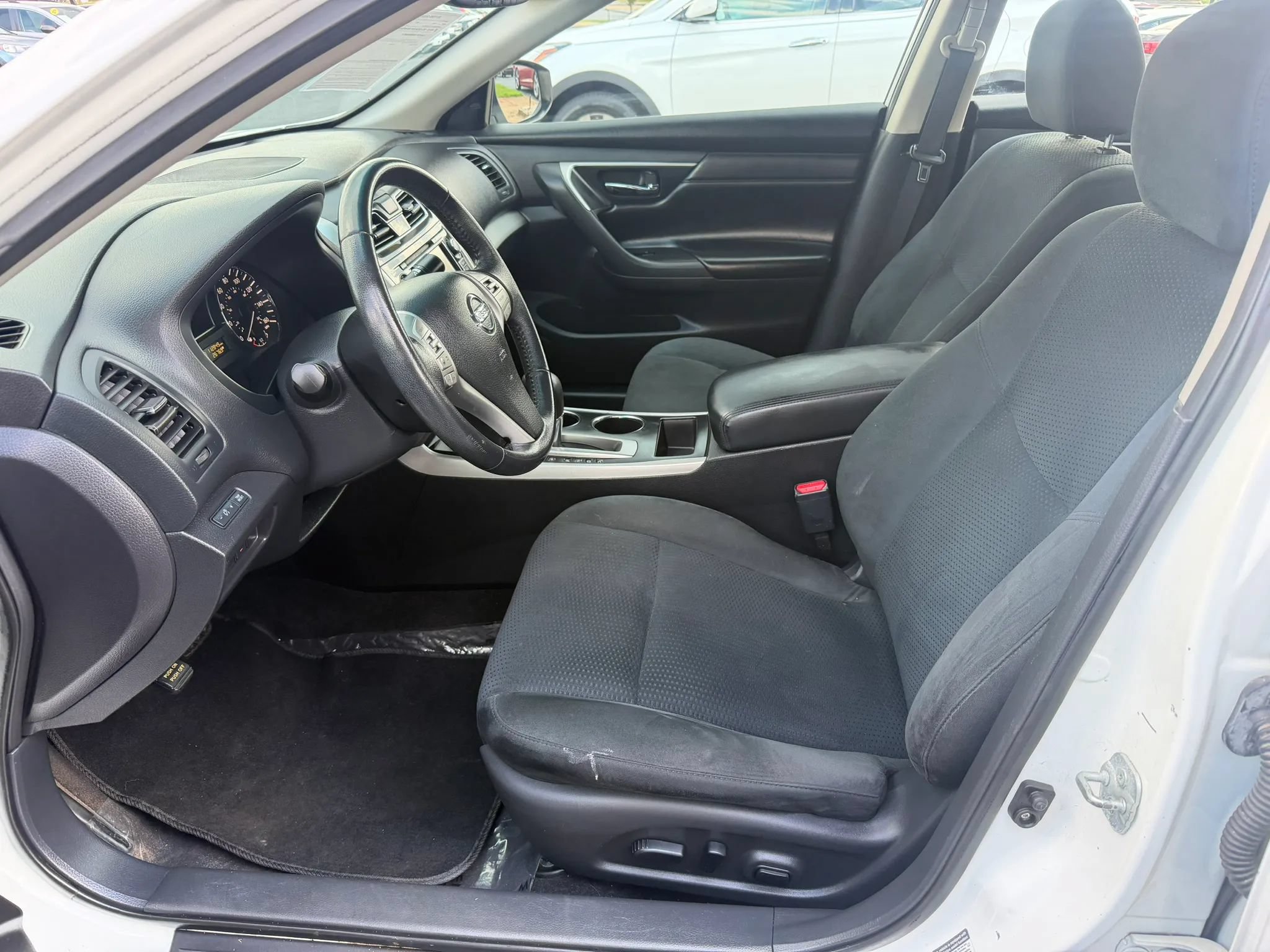 Used 2015 Nissan Altima 2.5 SV w/ Convenience Package FWD image 9