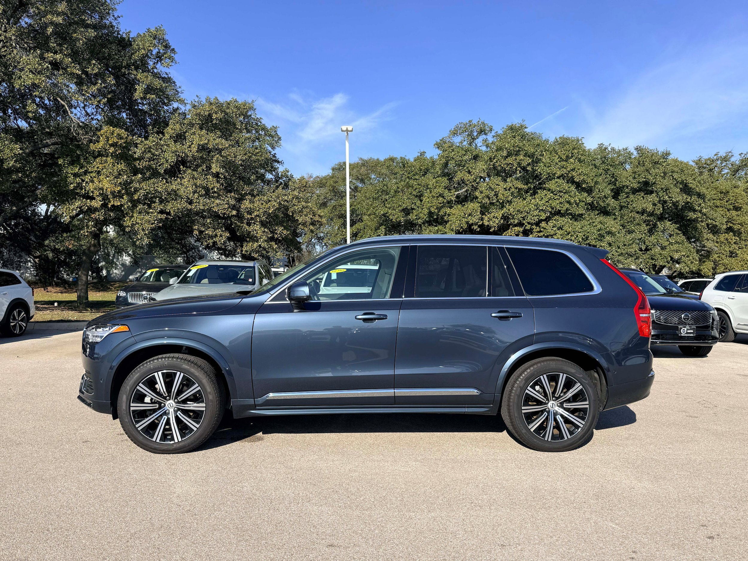 Used 2025 Volvo XC90 B6 Plus w/ Protection Package image 3