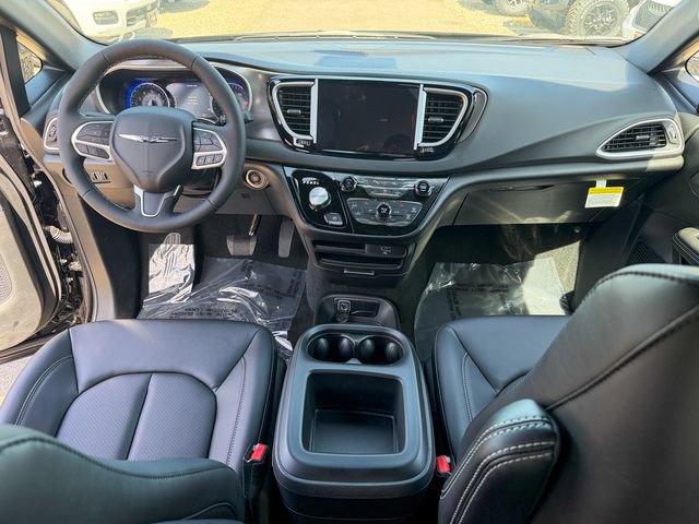 New 2026 Chrysler Voyager LX FWD image 24